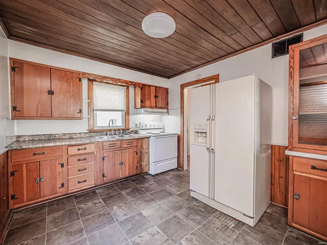 $91,900 | 1112 East 4th Street, Mount Vernon, IN 47620