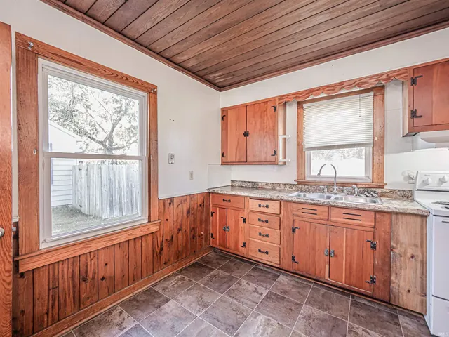 $91,900 | 1112 East 4th Street, Mount Vernon, IN 47620