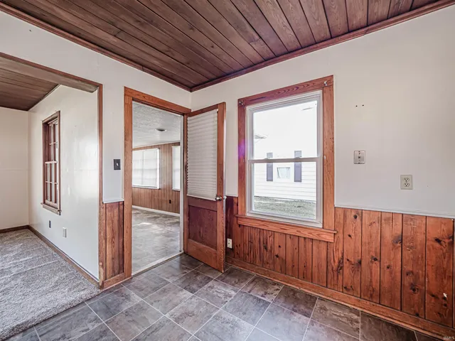 $91,900 | 1112 East 4th Street, Mount Vernon, IN 47620