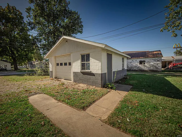 $91,900 | 1112 East 4th Street, Mount Vernon, IN 47620