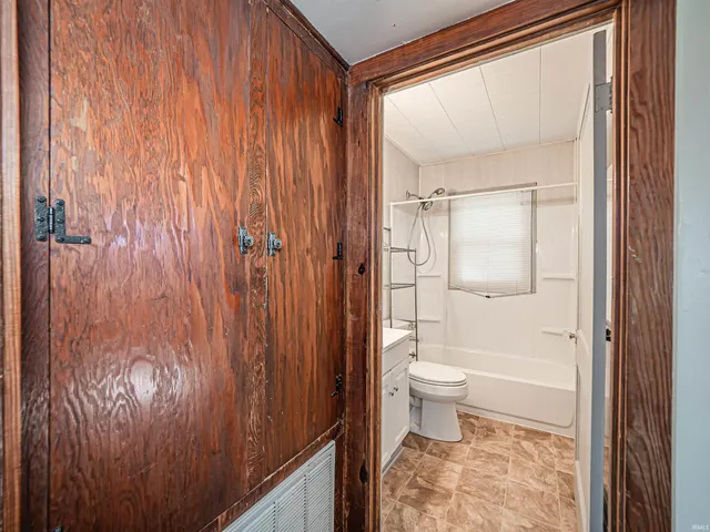 $91,900 | 1112 East 4th Street, Mount Vernon, IN 47620