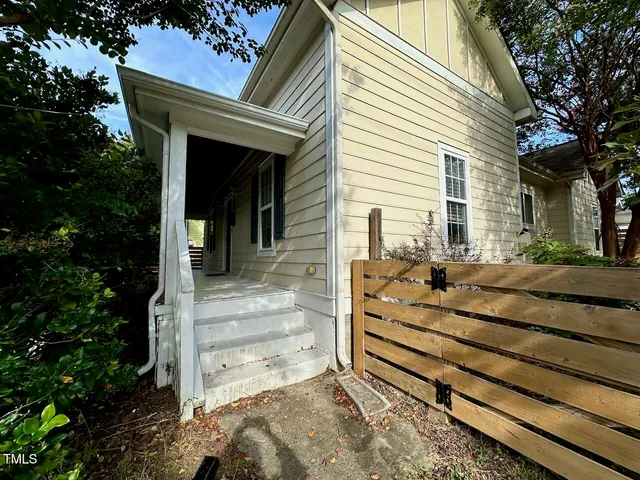 $1,975 | 411 East Lenoir Street, Raleigh, NC 27601