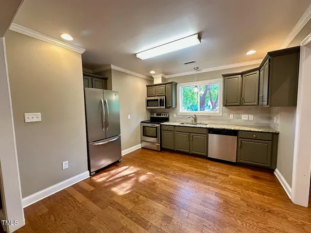 $1,975 | 411 East Lenoir Street, Raleigh, NC 27601