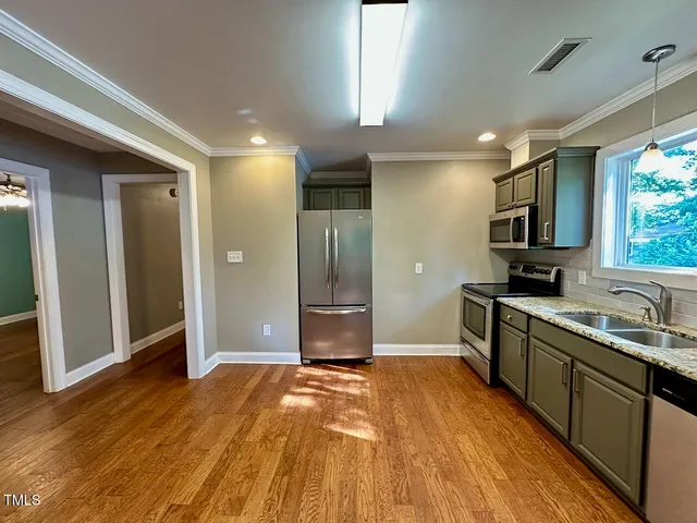 $1,975 | 411 East Lenoir Street, Raleigh, NC 27601