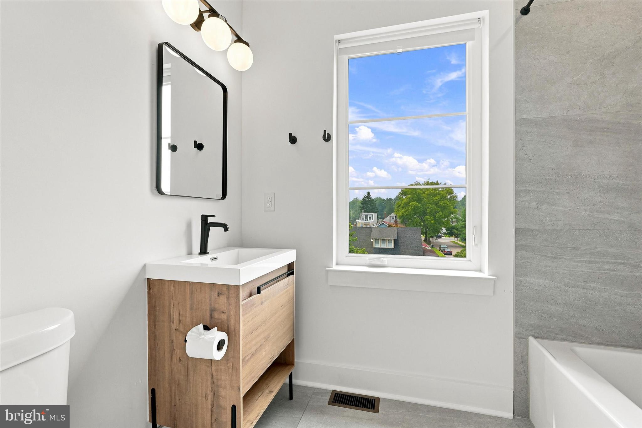 623 Crestview Road Philadelphia, PA 19128 - Photo 41 of 60 Full bath