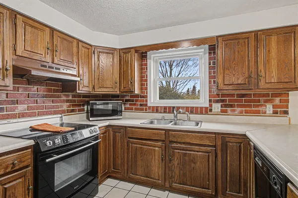 $585,000 | 220 South Street, South Hero, VT 05486