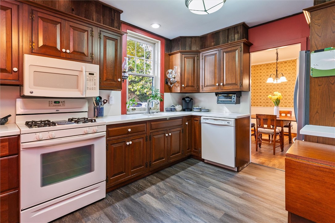 1728 Clarkson Parma Townline Road Parma, NY 14420 - Photo 10 of 50 kitchen