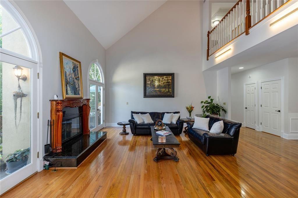 2010 Stonehedge Road Roswell, GA 30075 - Photo 16 of 86