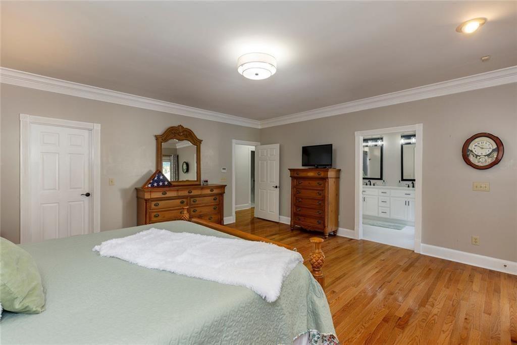 2010 Stonehedge Road Roswell, GA 30075 - Photo 22 of 86