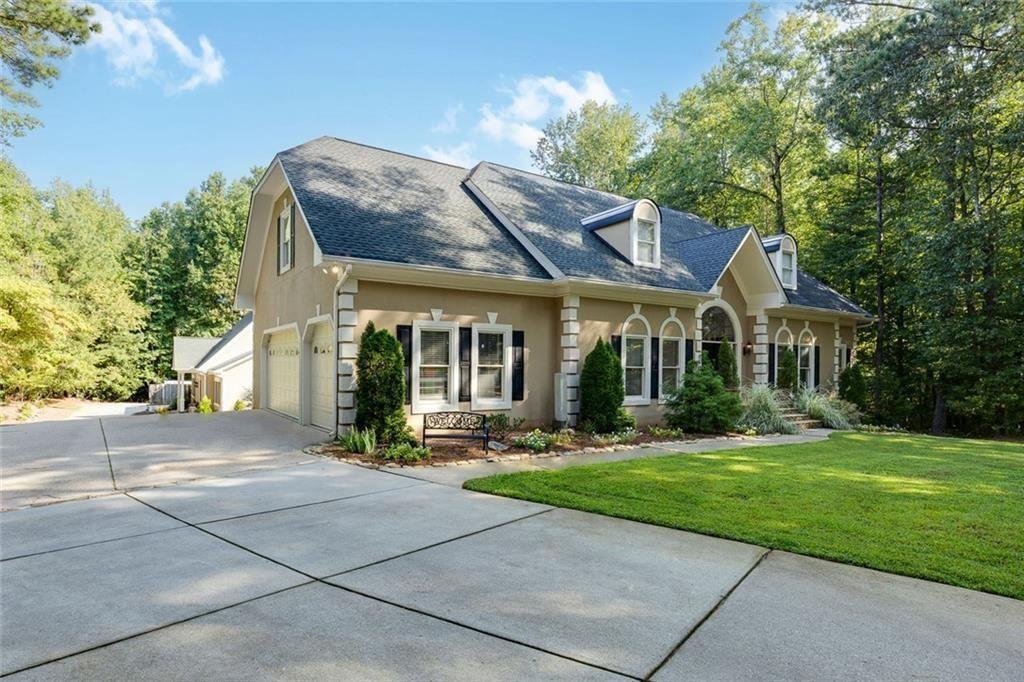 2010 Stonehedge Road Roswell, GA 30075 - Photo 3 of 86