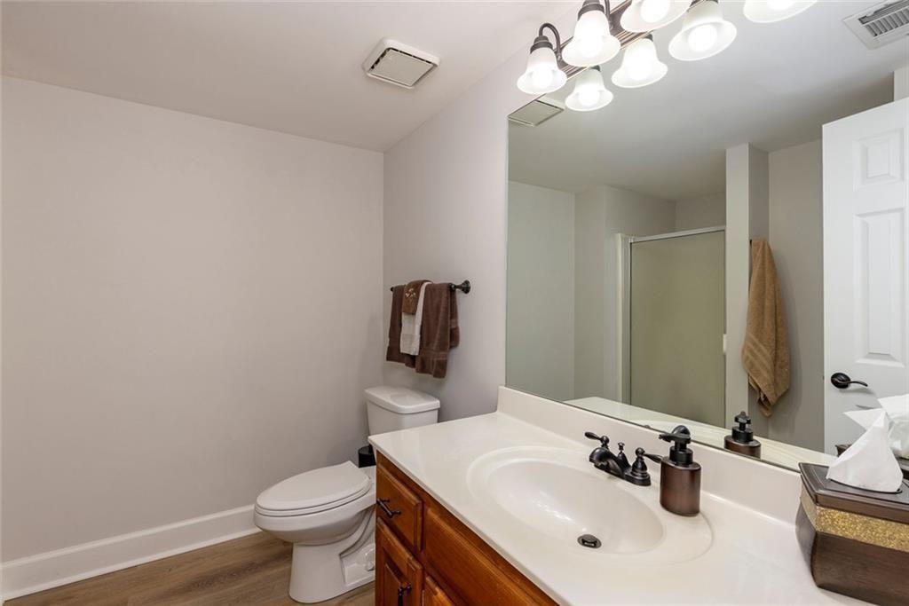 2010 Stonehedge Road Roswell, GA 30075 - Photo 31 of 86