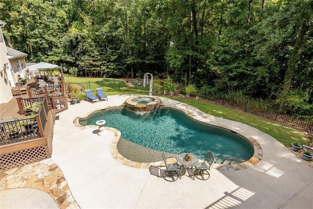 2010 Stonehedge Road Roswell, GA 30075 - Photo 38 of 86