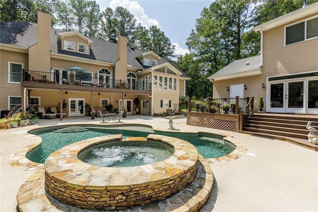 2010 Stonehedge Road Roswell, GA 30075 - Photo 42 of 86