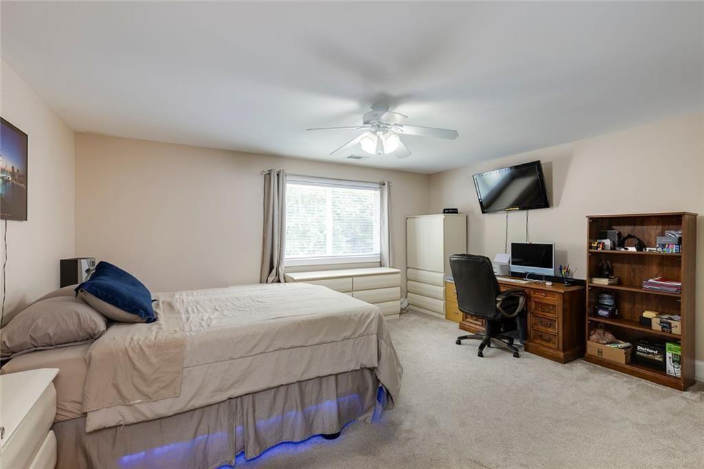 2010 Stonehedge Road Roswell, GA 30075 - Photo 63 of 86