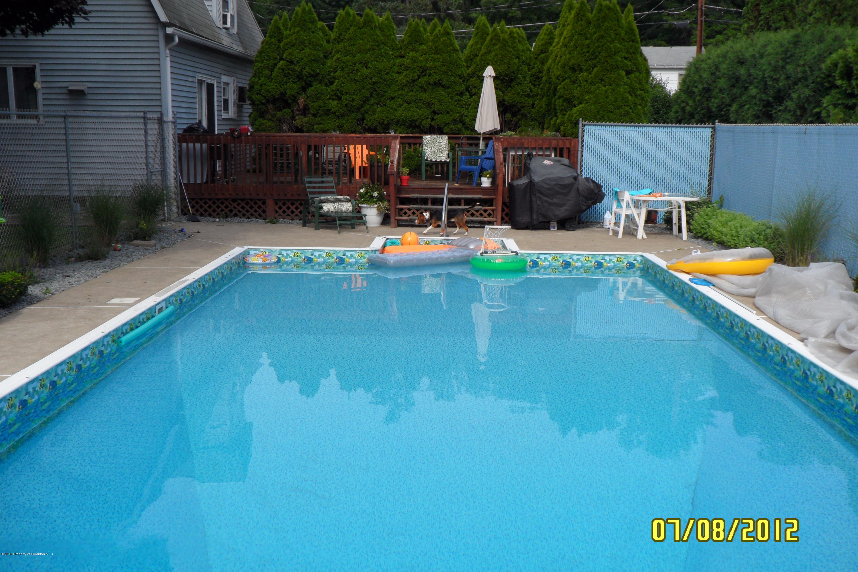 194 Old State Road Falls, PA 18615 - Photo 12 of 31 Entertainment Area!