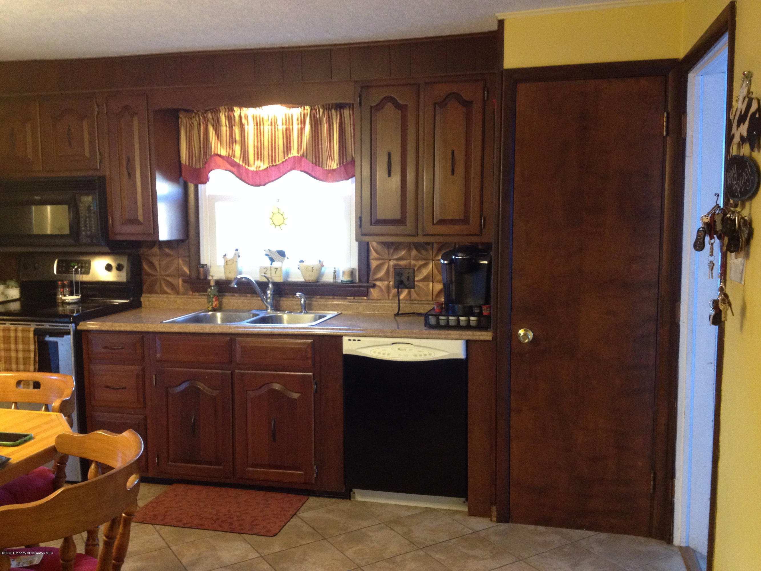 194 Old State Road Falls, PA 18615 - Photo 18 of 31 Kitchen