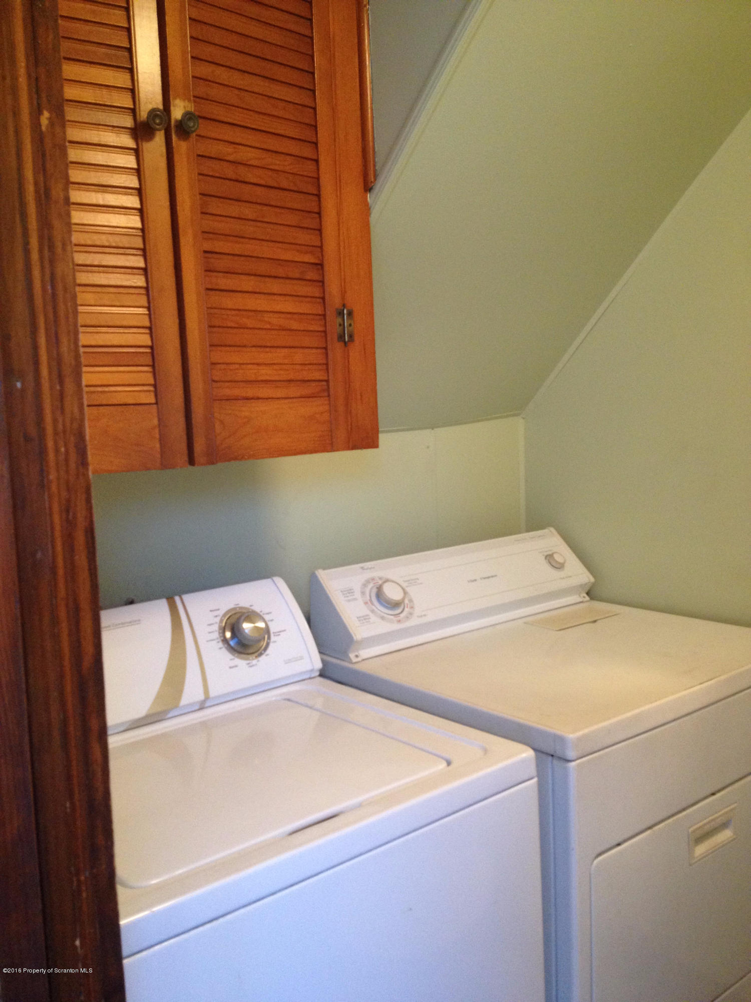 194 Old State Road Falls, PA 18615 - Photo 26 of 31 Laundry