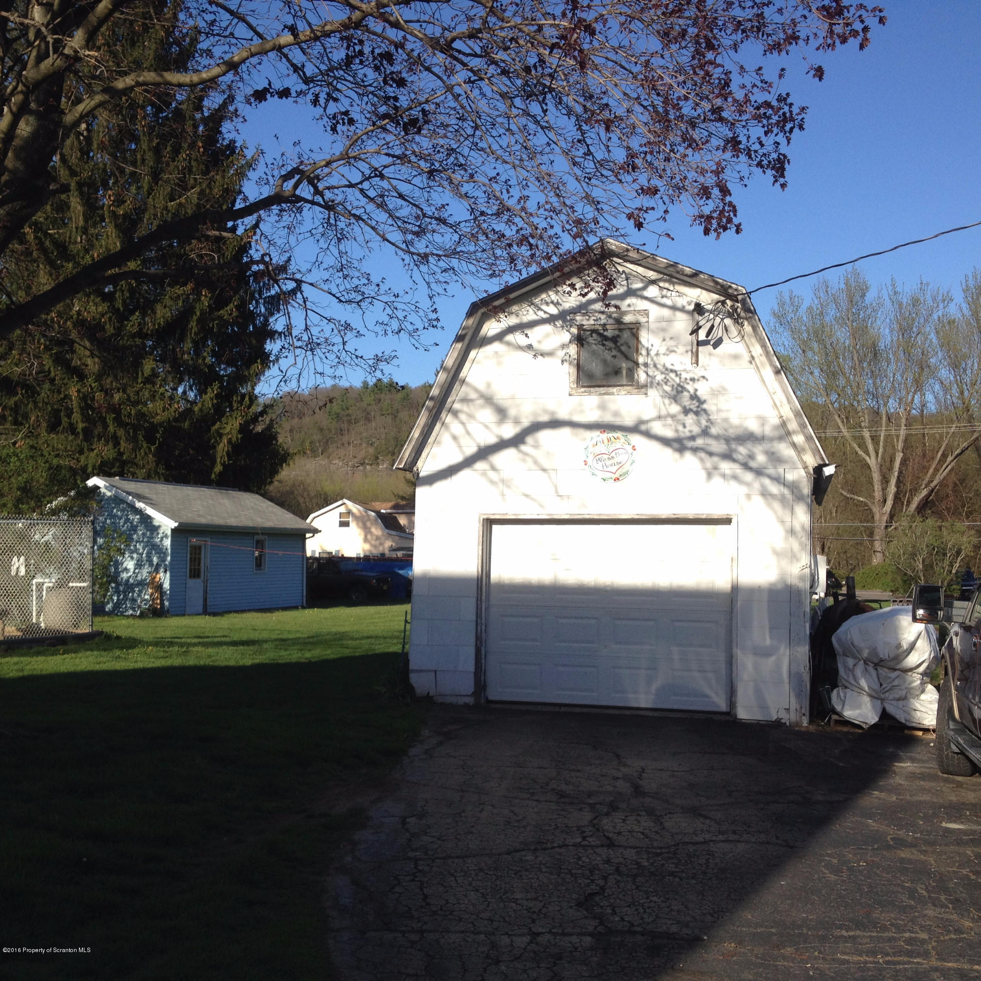 194 Old State Road Falls, PA 18615 - Photo 4 of 31 Garages