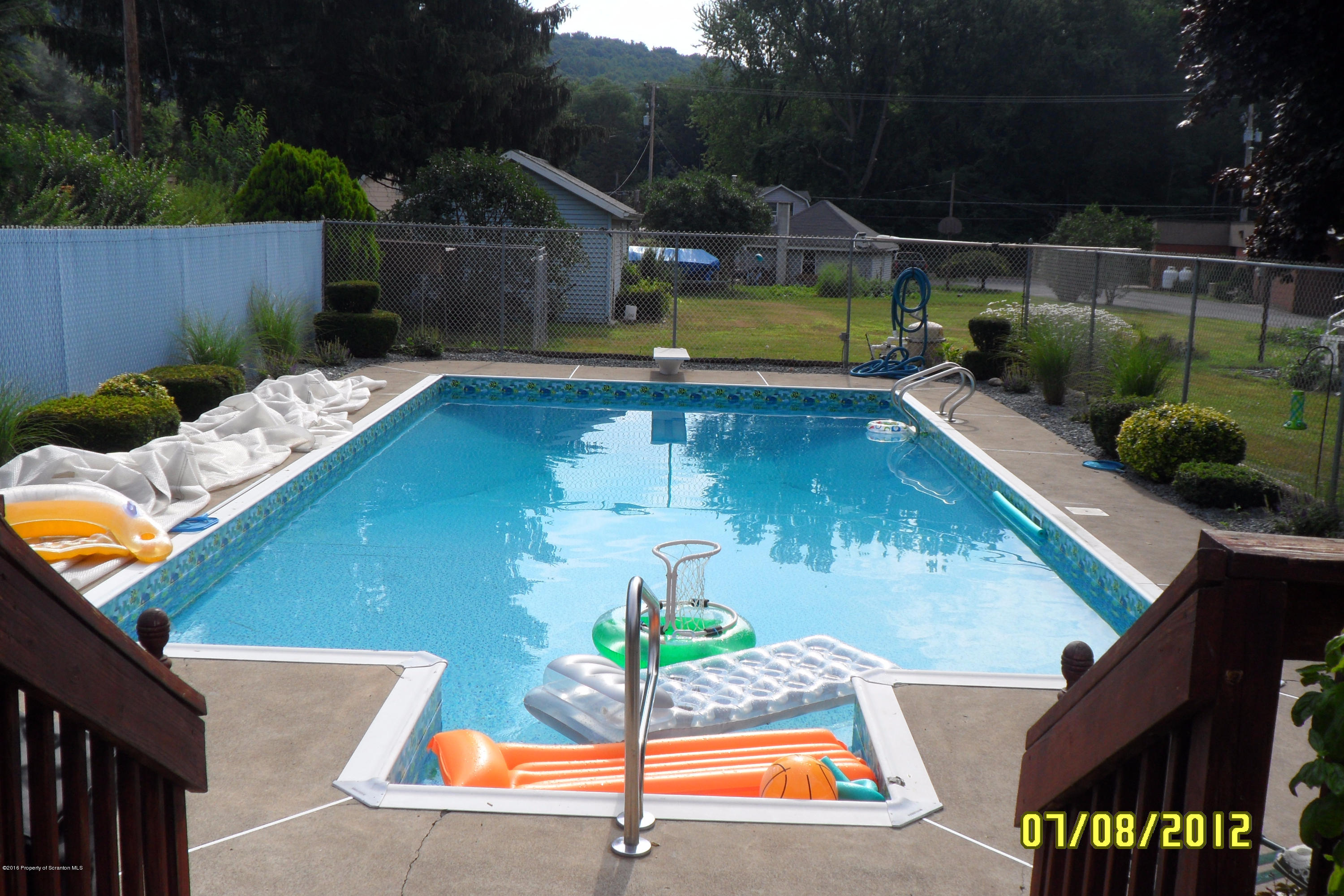 194 Old State Road Falls, PA 18615 - Photo 7 of 31 Pool!