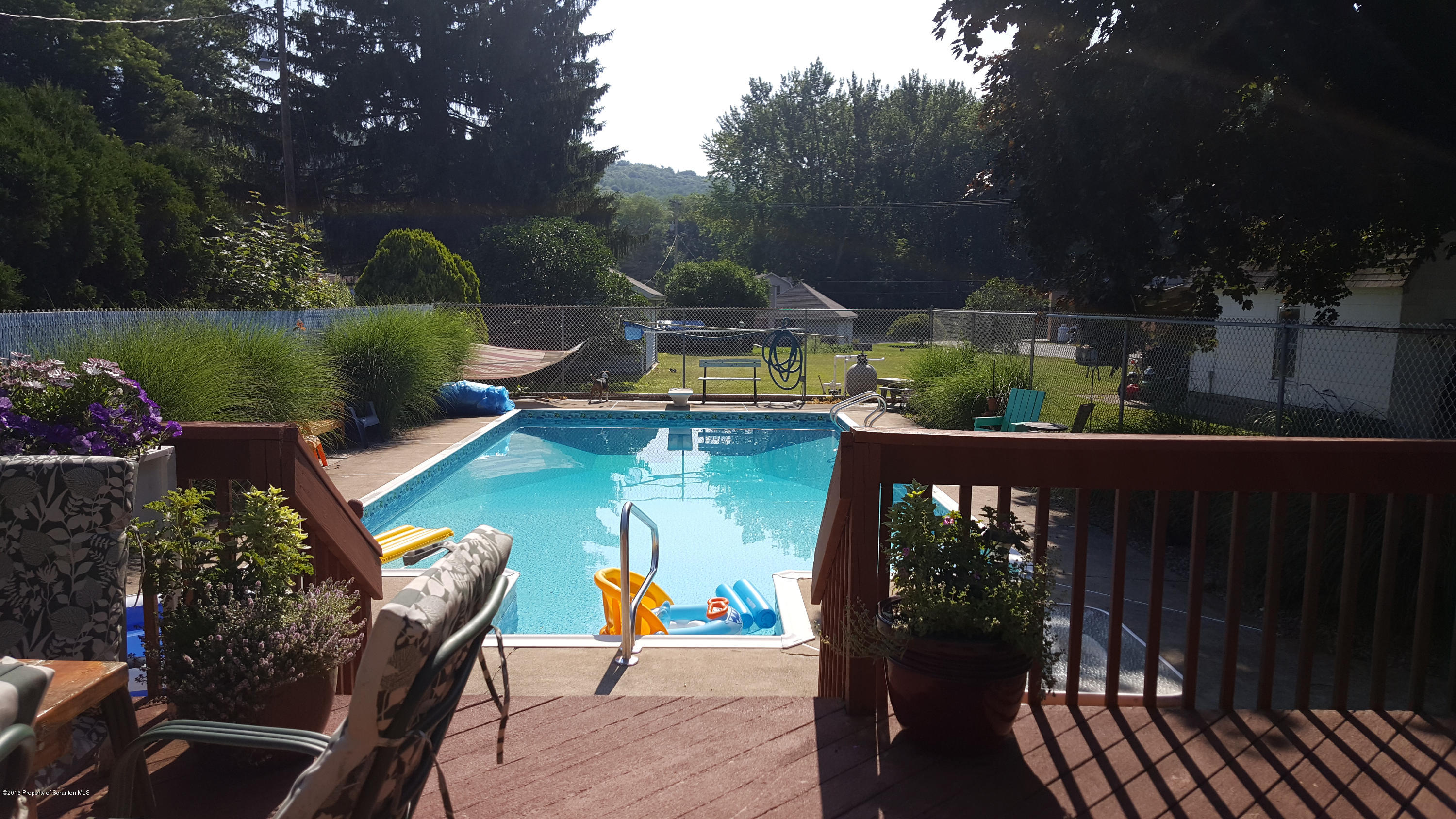 194 Old State Road Falls, PA 18615 - Photo 9 of 31 Perfect set up!