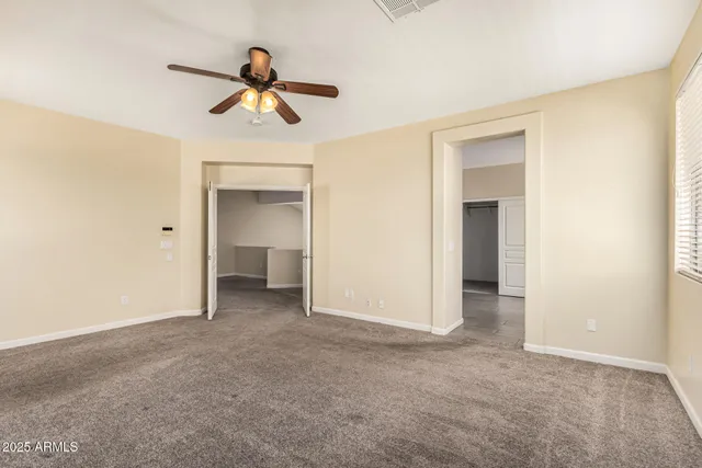 a view of empty room with a ceiling fan