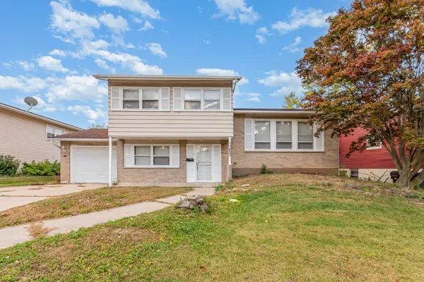 $189,900 | 17800 Dogwood Lane, Hazel Crest, IL 60429