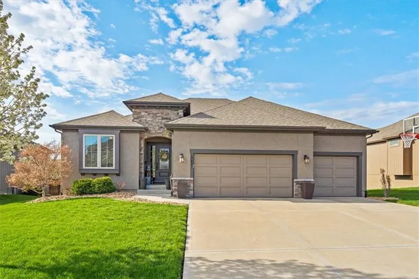 $535,000 | 19421 West 200th Terrace, Spring Hill, KS 66083