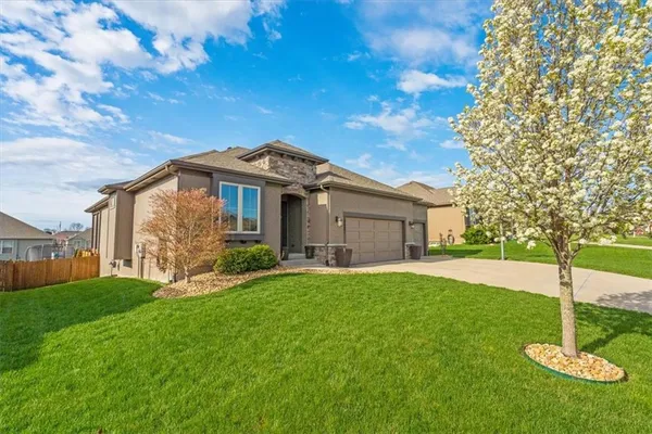 $535,000 | 19421 West 200th Terrace, Spring Hill, KS 66083