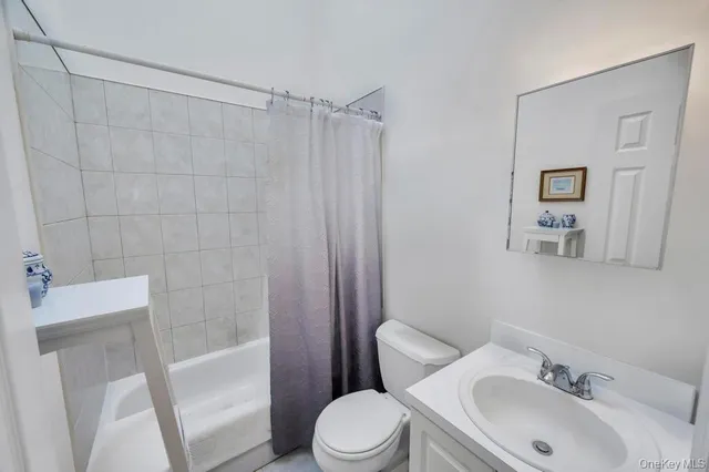 $995,000 | 18 Hillcrest Street, Huntington, NY 11743