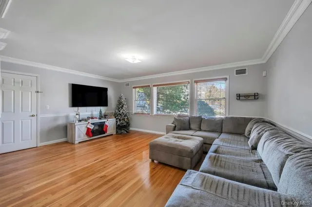 $995,000 | 18 Hillcrest Street, Huntington, NY 11743