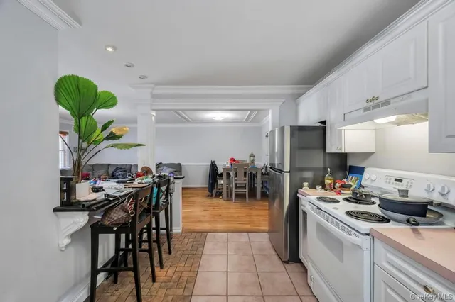 $995,000 | 18 Hillcrest Street, Huntington, NY 11743