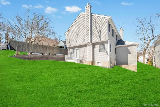 $995,000 | 18 Hillcrest Street, Huntington, NY 11743