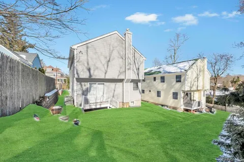 $995,000 | 18 Hillcrest Street, Huntington, NY 11743