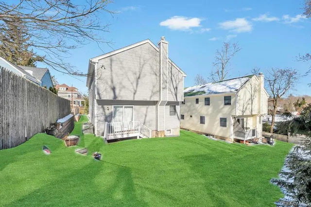 $995,000 | 18 Hillcrest Street, Huntington, NY 11743