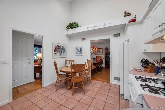 $995,000 | 18 Hillcrest Street, Huntington, NY 11743