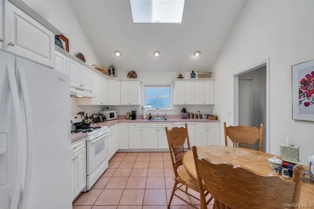 $995,000 | 18 Hillcrest Street, Huntington, NY 11743