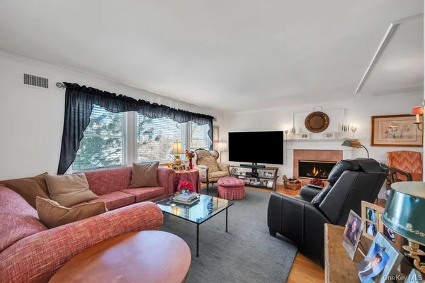 $995,000 | 18 Hillcrest Street, Huntington, NY 11743