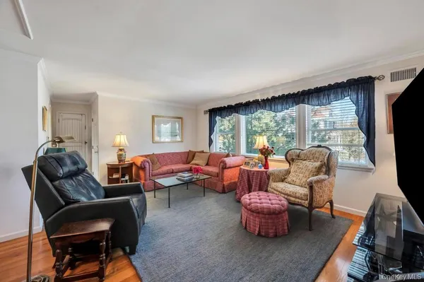 $995,000 | 18 Hillcrest Street, Huntington, NY 11743