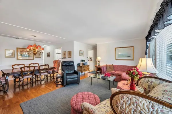 $995,000 | 18 Hillcrest Street, Huntington, NY 11743