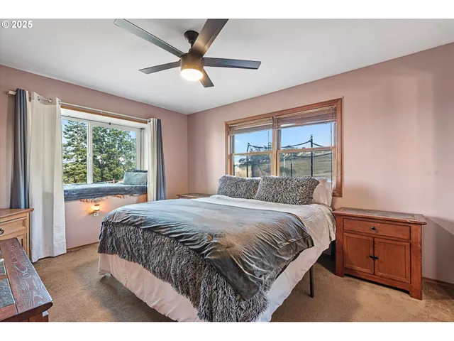 a en suite bathroom with a sink and a mirror