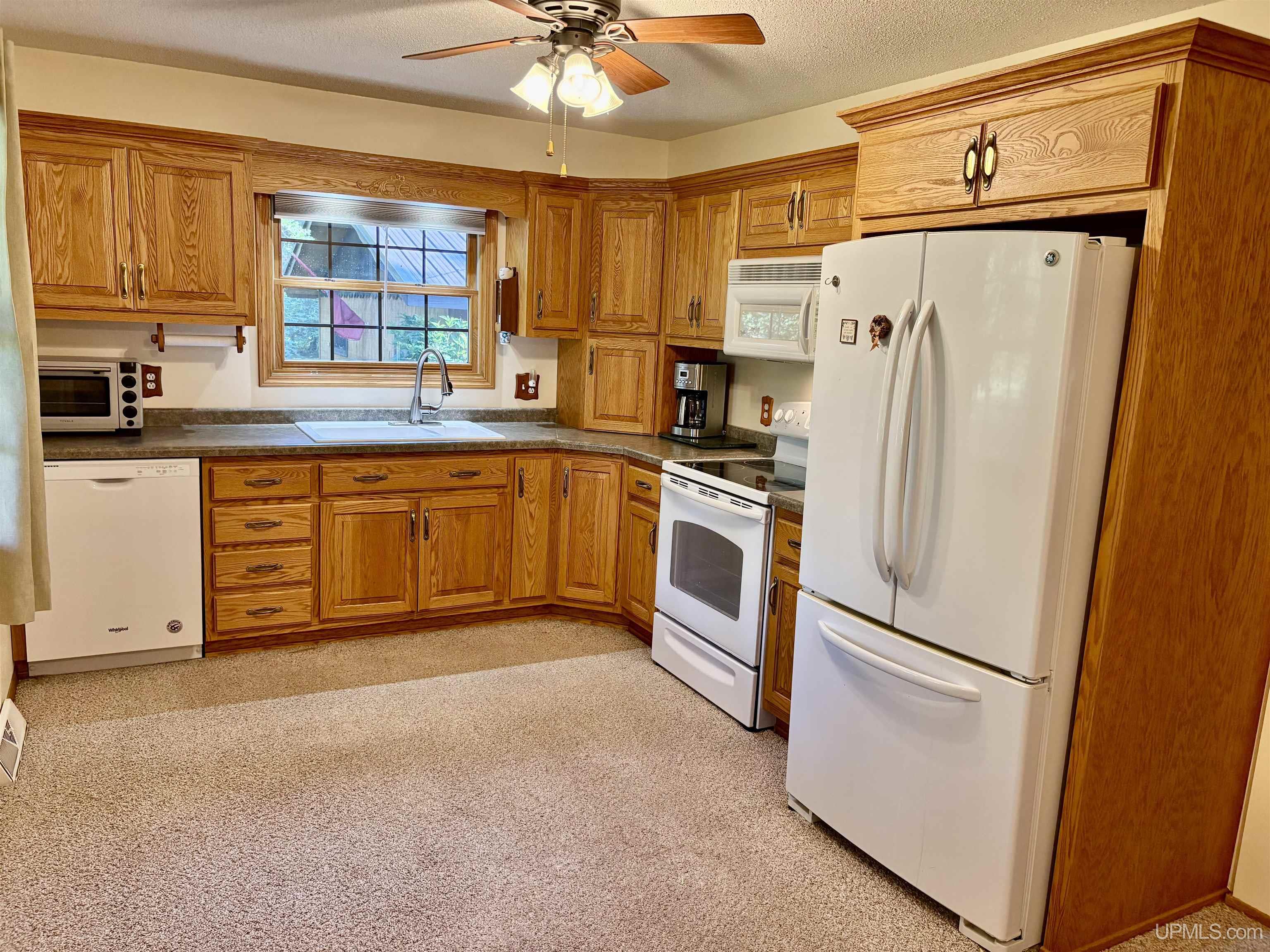 N11281 Lake Road Ironwood, MI 49938 - Photo 4 of 37