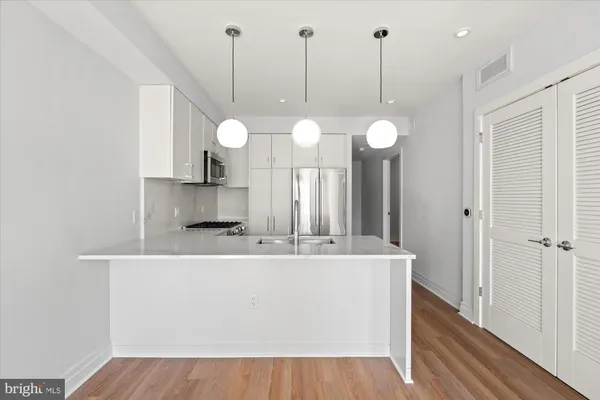 $3,950 | 811 North Columbus Street, Unit 302, Alexandria, VA 22314