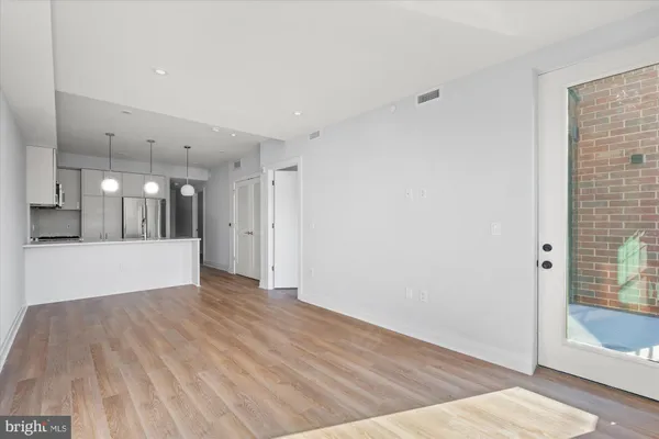 $3,950 | 811 North Columbus Street, Unit 302, Alexandria, VA 22314