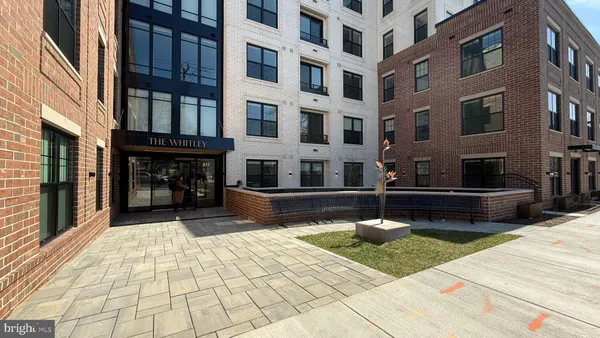 $3,950 | 811 North Columbus Street, Unit 302, Alexandria, VA 22314