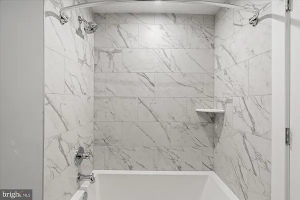 $3,950 | 811 North Columbus Street, Unit 302, Alexandria, VA 22314