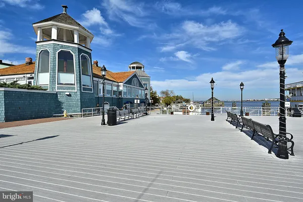 $3,950 | 811 North Columbus Street, Unit 302, Alexandria, VA 22314