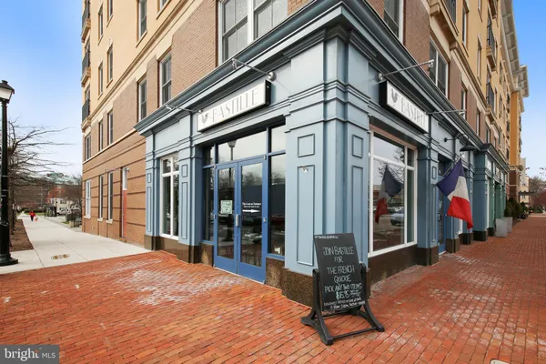 $3,950 | 811 North Columbus Street, Unit 302, Alexandria, VA 22314