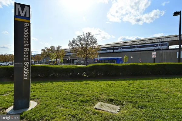 $3,950 | 811 North Columbus Street, Unit 302, Alexandria, VA 22314