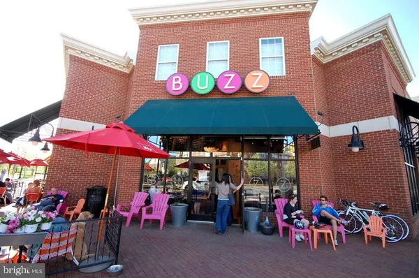 $3,950 | 811 North Columbus Street, Unit 302, Alexandria, VA 22314