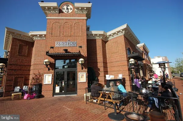 $4,200 | 811 North Columbus Street, Unit 302, Alexandria, VA 22314